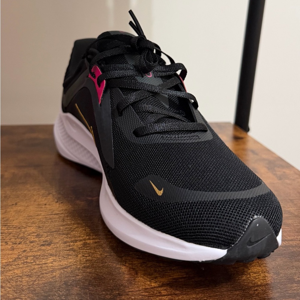 Nike Women's Black and Metallic Gold Athletic Shoes New in Box Size 8 - Picture 9 of 13